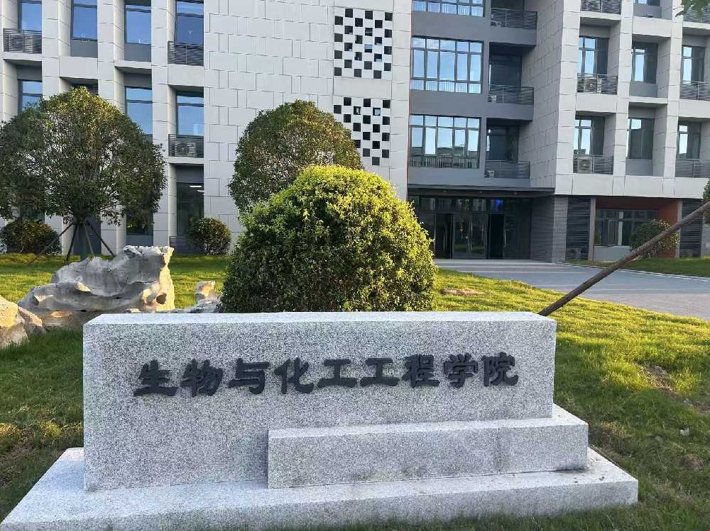 罗定市扬州职业大学体育场高杆灯项目